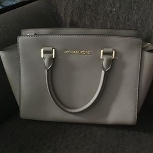 MICHAEL KORS | Selma Bag Taupe Leather